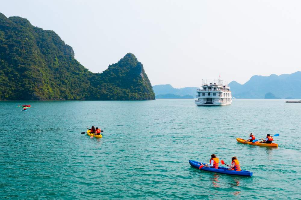 קיאקים בהאלונג ביי